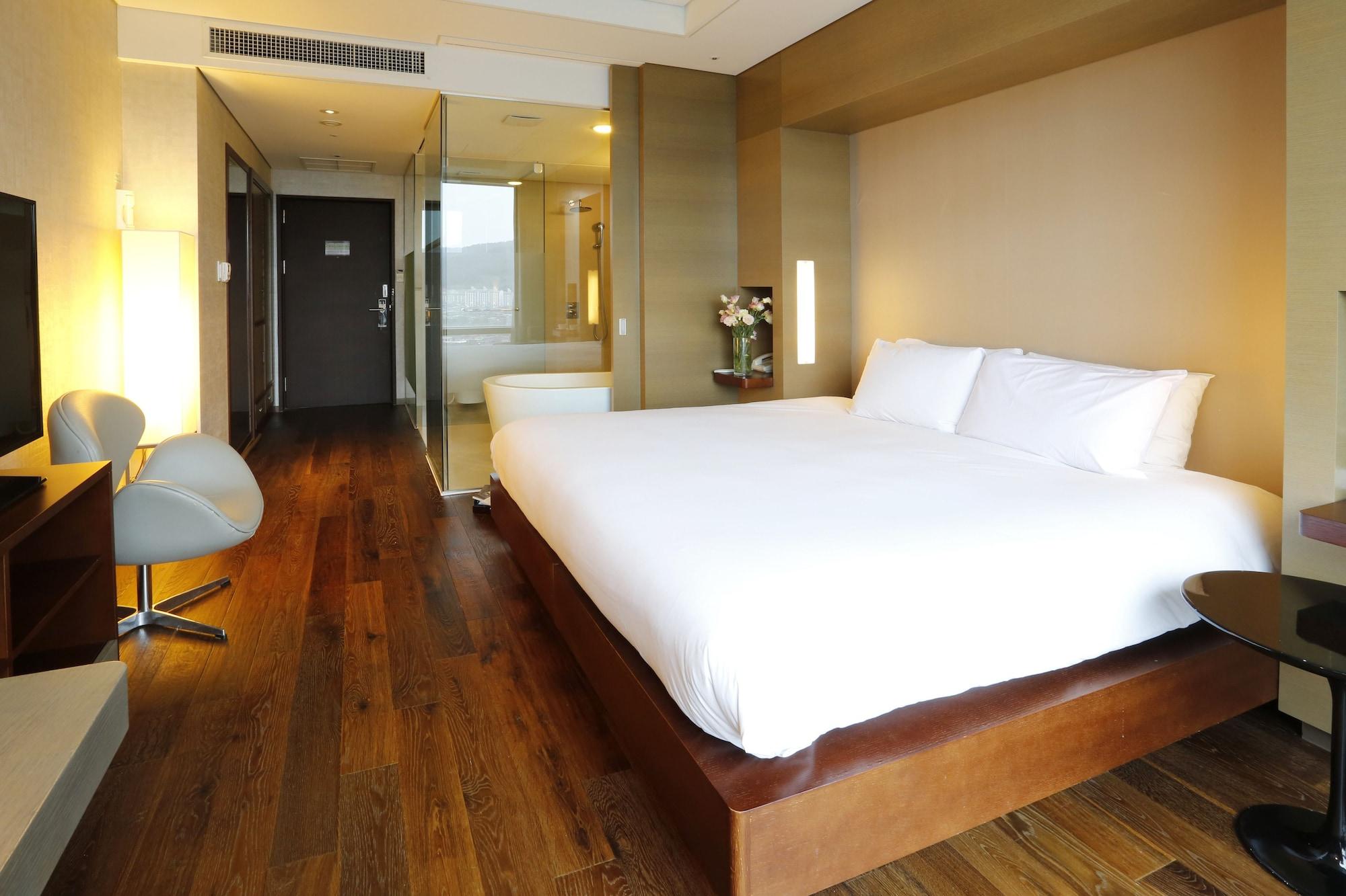 แกรนด์ เมอร์เคียว แอมบาสซาเดอร์ ชางวอน Hotel ภายนอก รูปภาพ