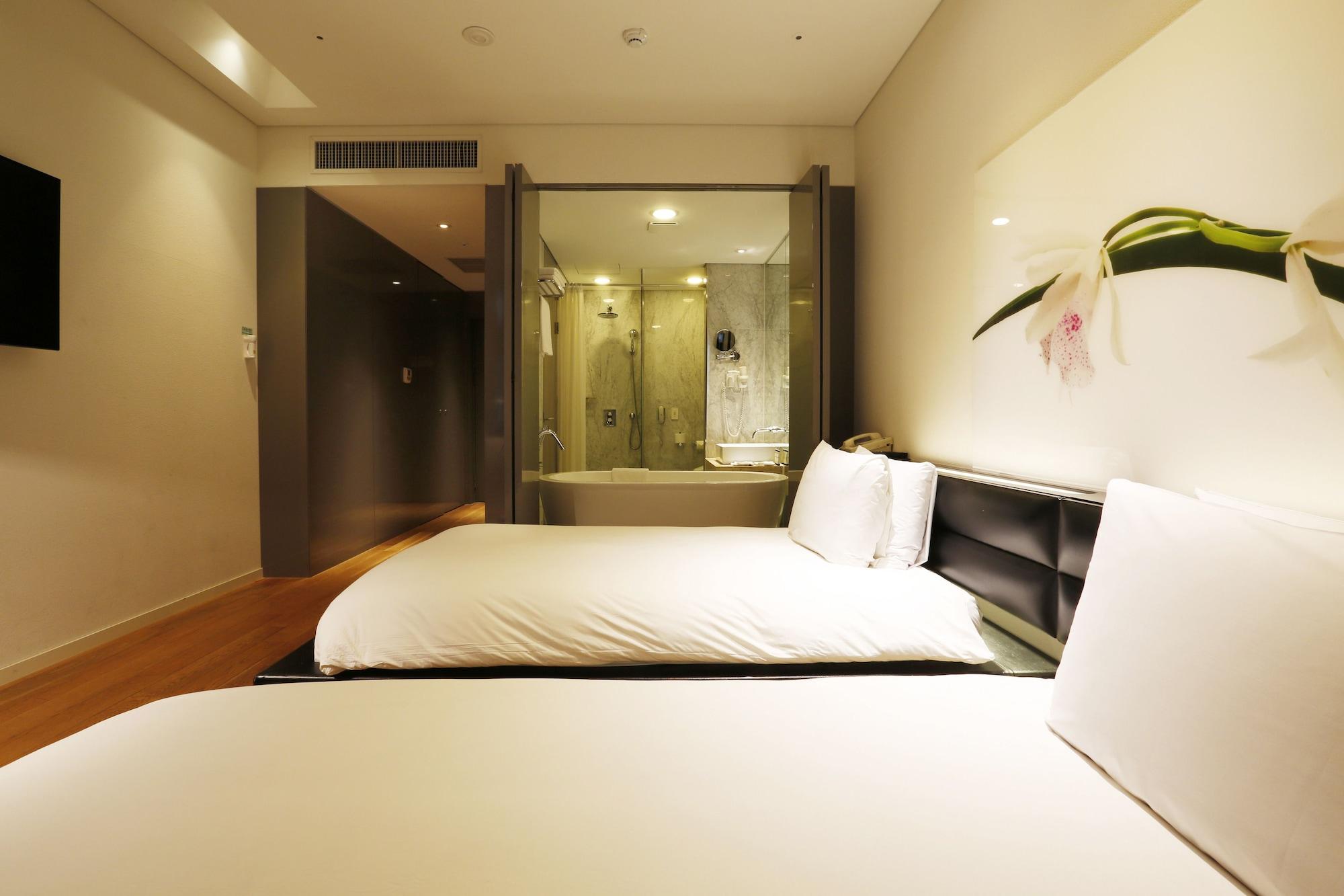 แกรนด์ เมอร์เคียว แอมบาสซาเดอร์ ชางวอน Hotel ภายนอก รูปภาพ
