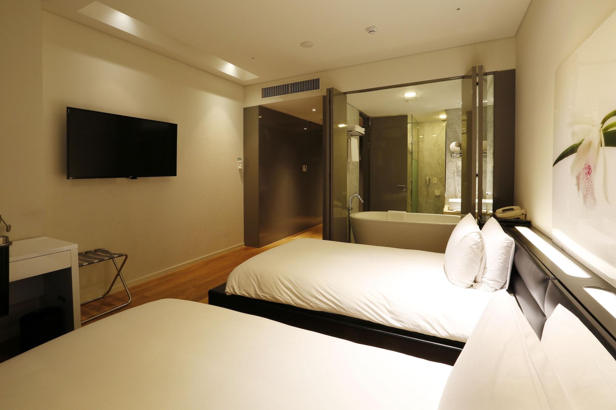 แกรนด์ เมอร์เคียว แอมบาสซาเดอร์ ชางวอน Hotel ภายนอก รูปภาพ