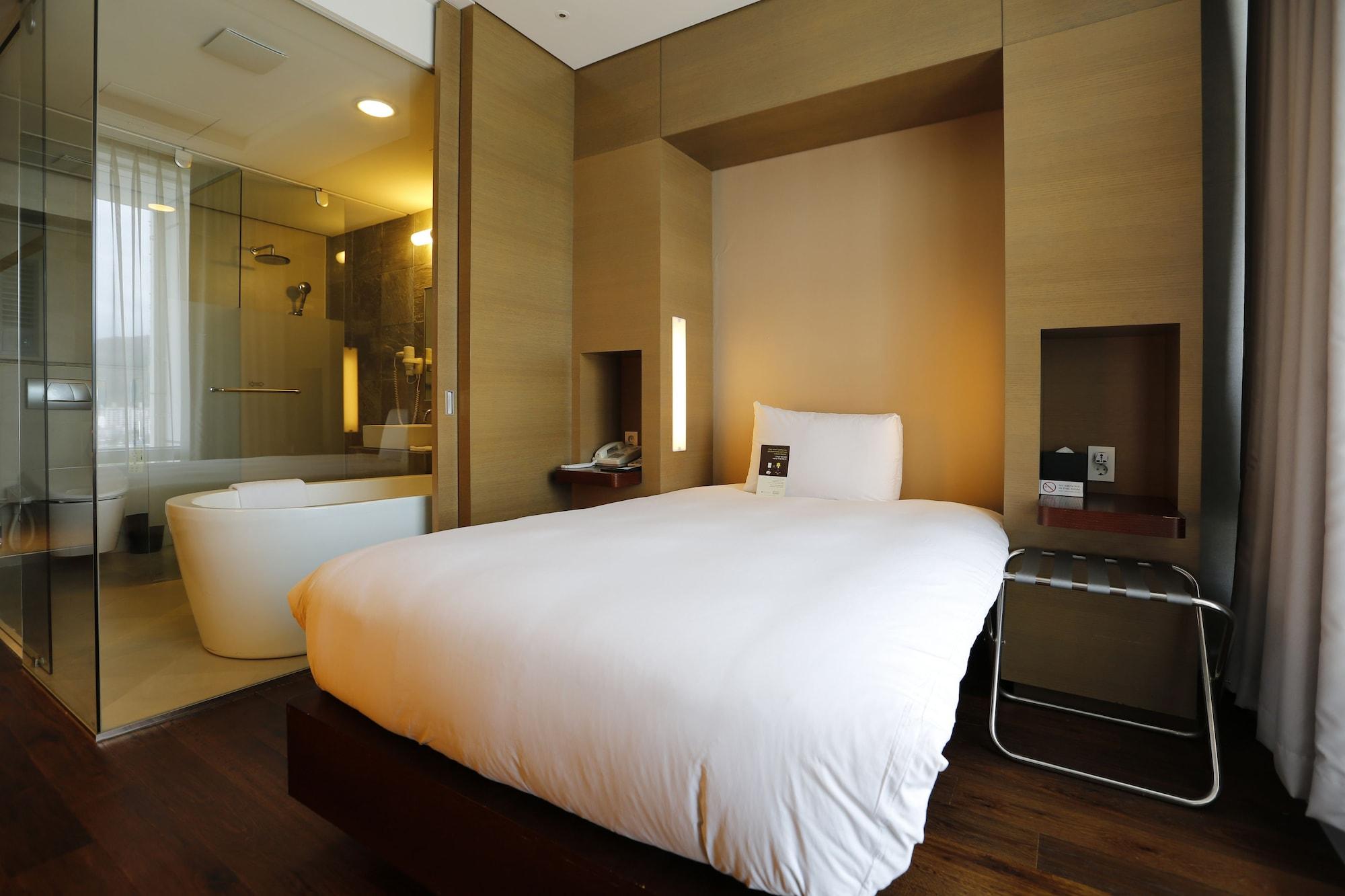 แกรนด์ เมอร์เคียว แอมบาสซาเดอร์ ชางวอน Hotel ภายนอก รูปภาพ