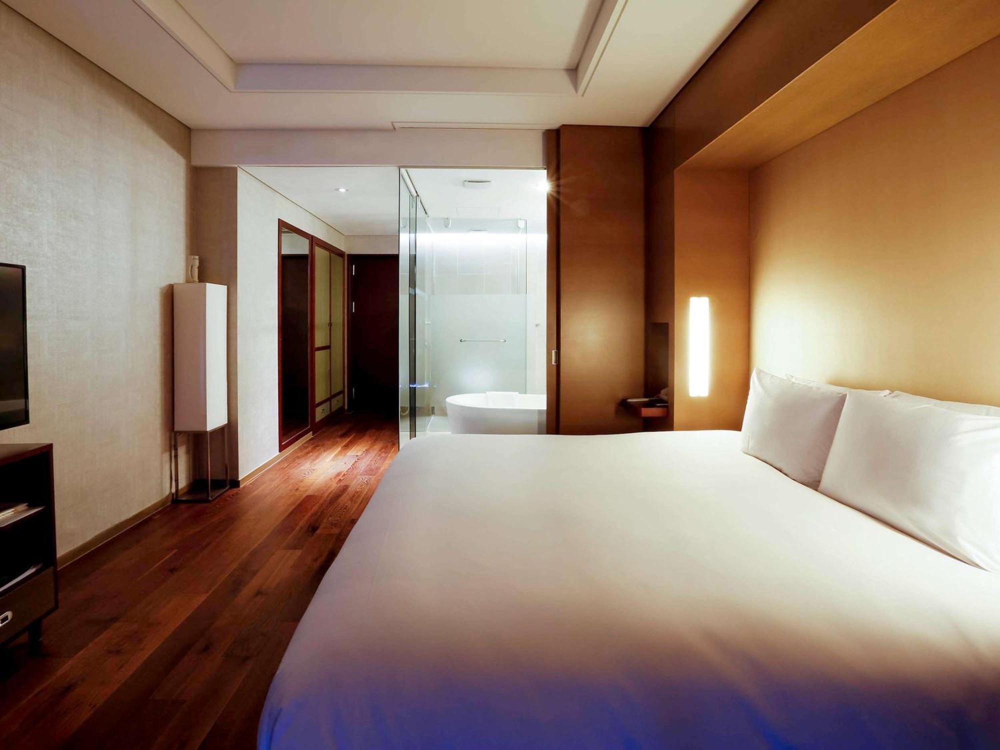 แกรนด์ เมอร์เคียว แอมบาสซาเดอร์ ชางวอน Hotel ภายนอก รูปภาพ